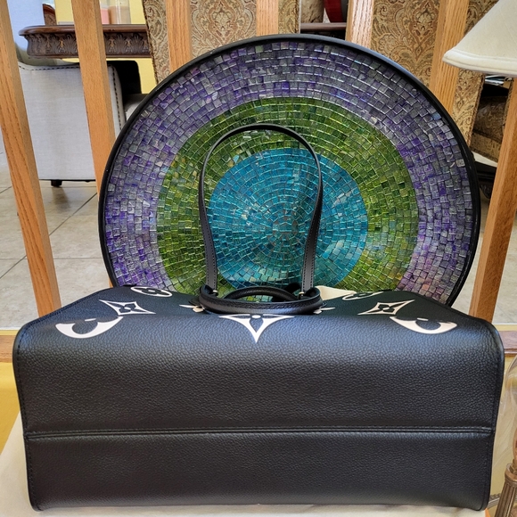 🔥NWT Louis Vuitton Bicolor monogram Empreinte leather OnTheGo MM Microchipped - Picture 14 of 16